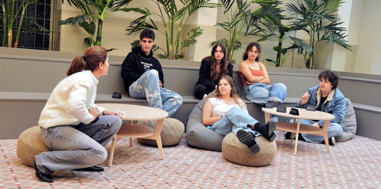 Alumnes d'iMES Maresme en una sessió de tutoria